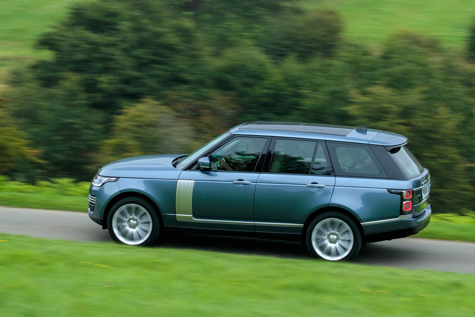 Land Rover s Flagship SUV Gets A Refresh Off Road Blog