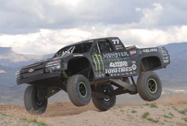 Watch an 850-HP Trophy Truck Rip Through the Mojave Desert at 150