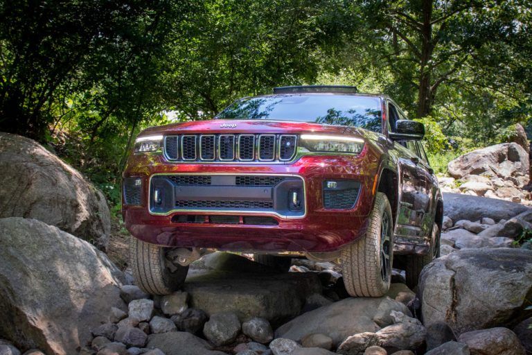 jeep grand cherokee rock climbing