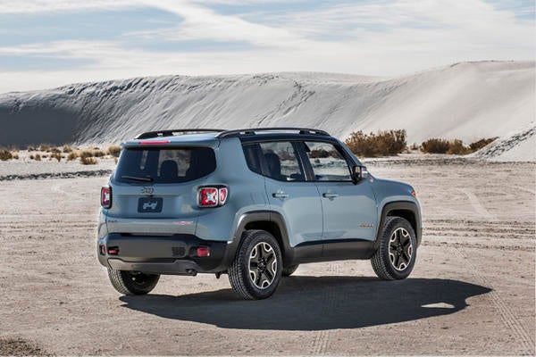 Trailhawk-Rear-2015-Jeep-Renegade-4x4-3-4-14