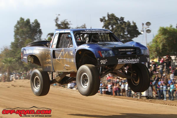 Dan-McMillin-Jump-SCORE-Baja-1000-2013-11-15-13