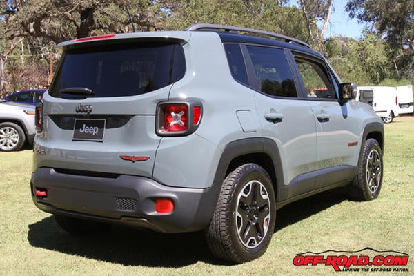 Rear-Profile-2015-Jeep-Renegade-Preview-9-26-14