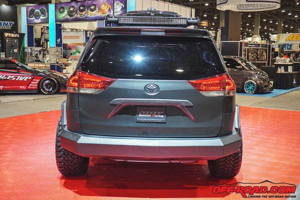 11-Toyota-Sienna-UUV-SEMA-2015-11-4-15