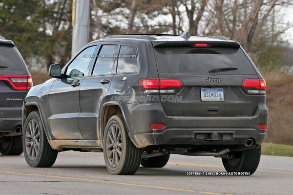 6-2017-Jeep-Grand-Cherokee-Spy-11-24-15