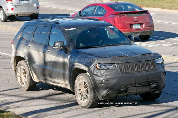 8-2017-Jeep-Grand-Cherokee-Spy-11-24-15