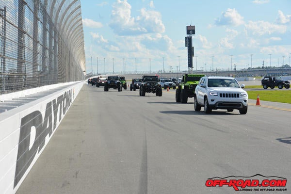 6-Guiness-Attempt-Jeep-Beach-Daytona-5-5-16